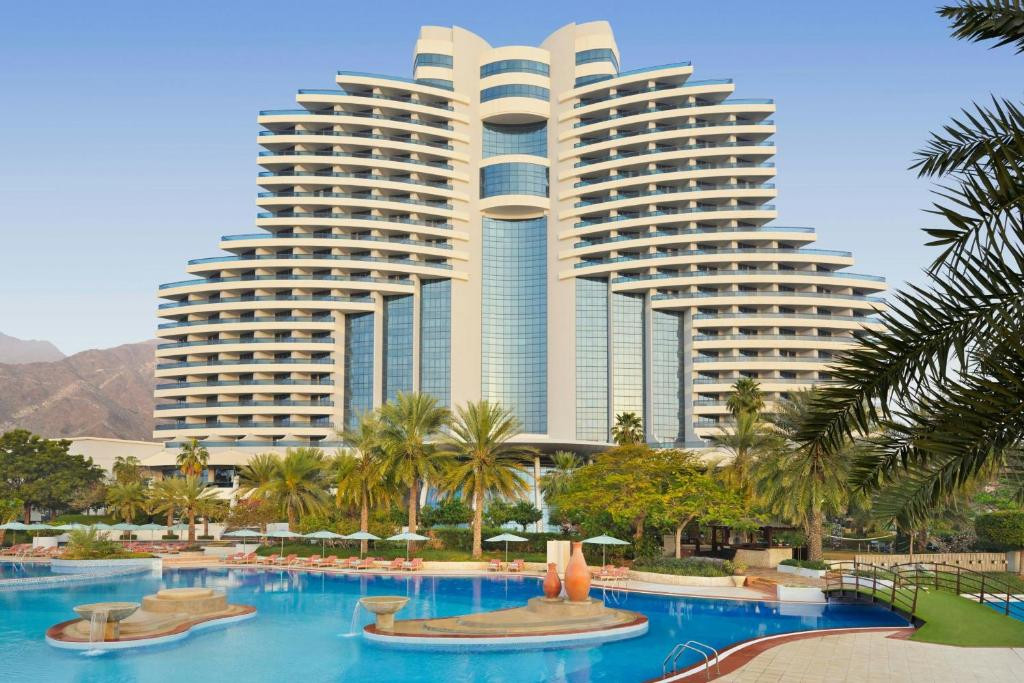Le Meridien Al Aqah Beach Resort 5*