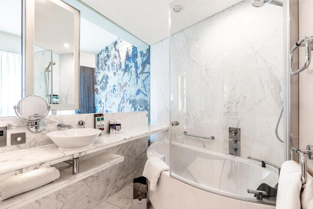 Media One Hotel 4*