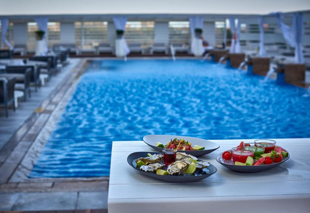 Media One Hotel 4*