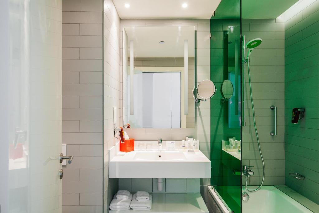 Park Inn By Radisson Dubai Motor City 4*