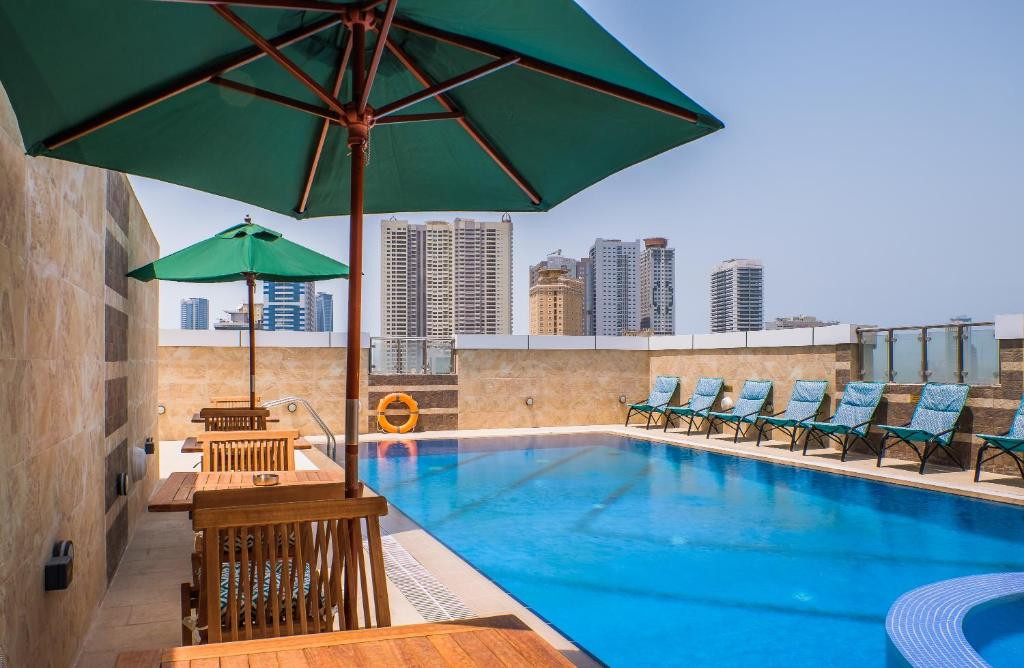 Crystal Plaza Al Majaz (Ex. Tulip Inn Al Khan) 4*