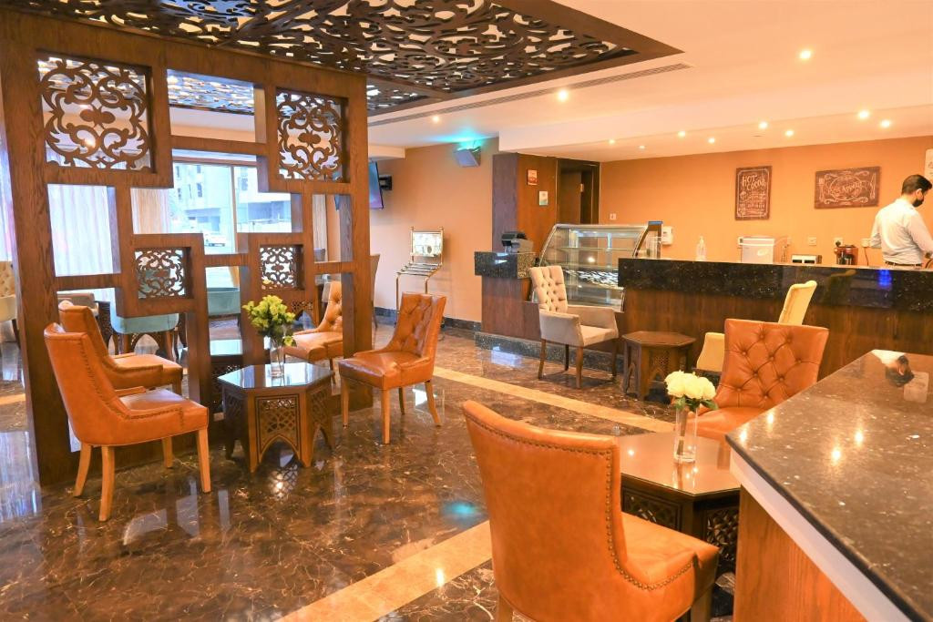 Crystal Plaza Al Majaz (Ex. Tulip Inn Al Khan) 4*