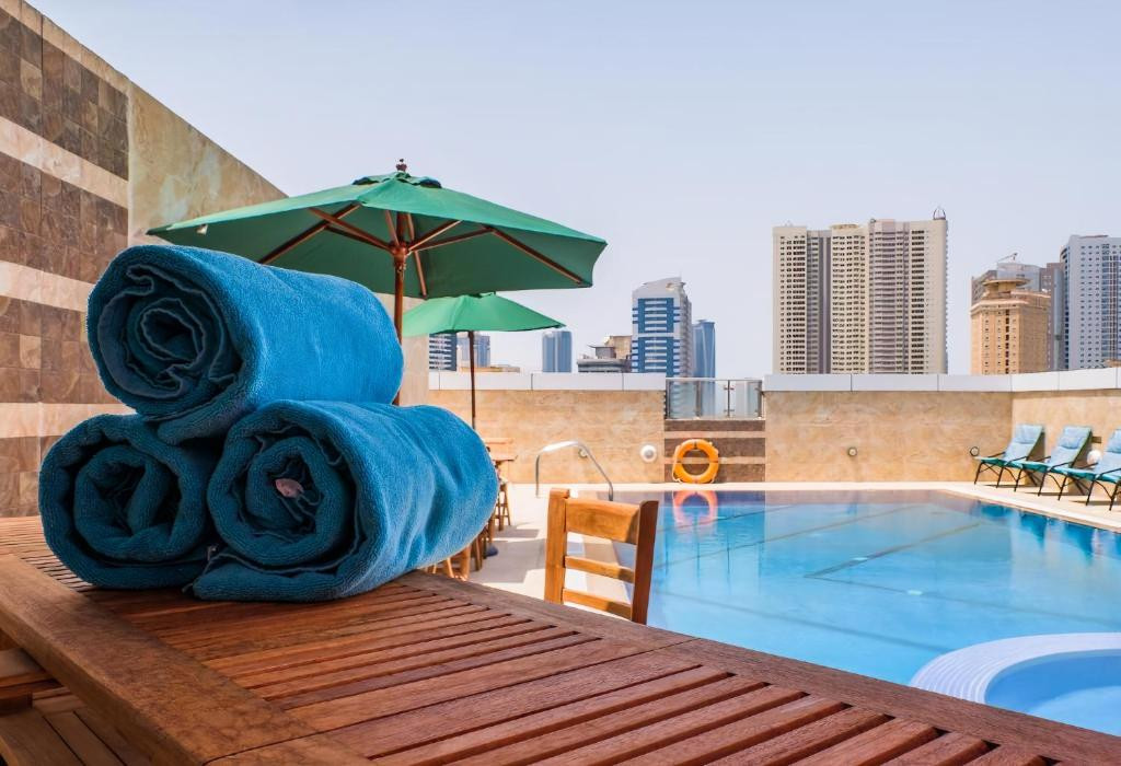 Crystal Plaza Al Majaz (Ex. Tulip Inn Al Khan) 4*