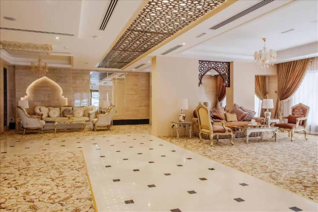 Crystal Plaza Al Majaz (Ex. Tulip Inn Al Khan) 4*