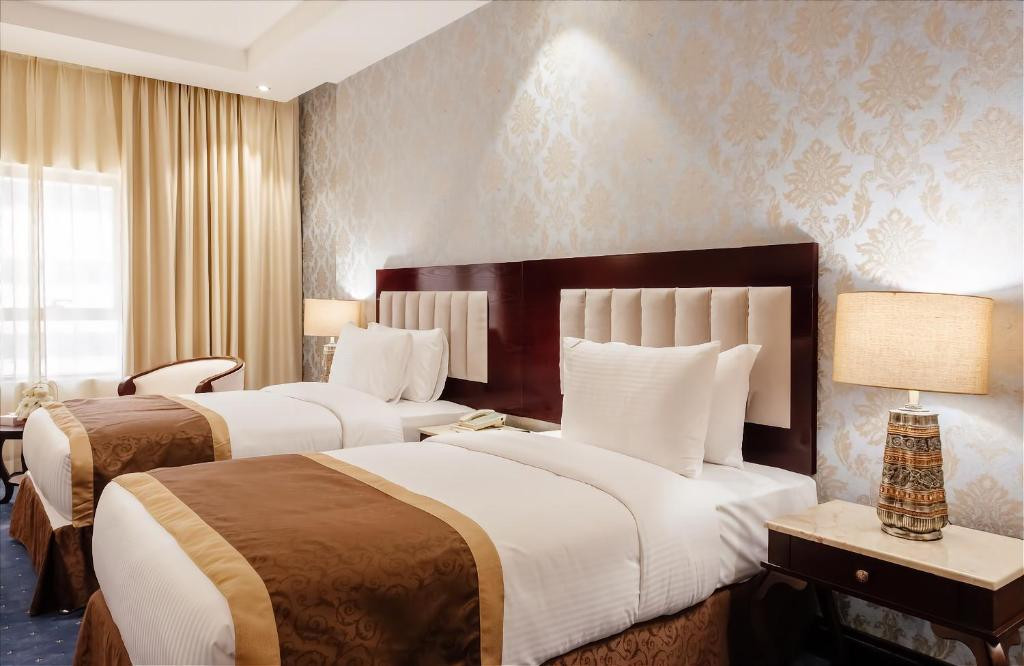 Crystal Plaza Al Majaz (Ex. Tulip Inn Al Khan) 4*