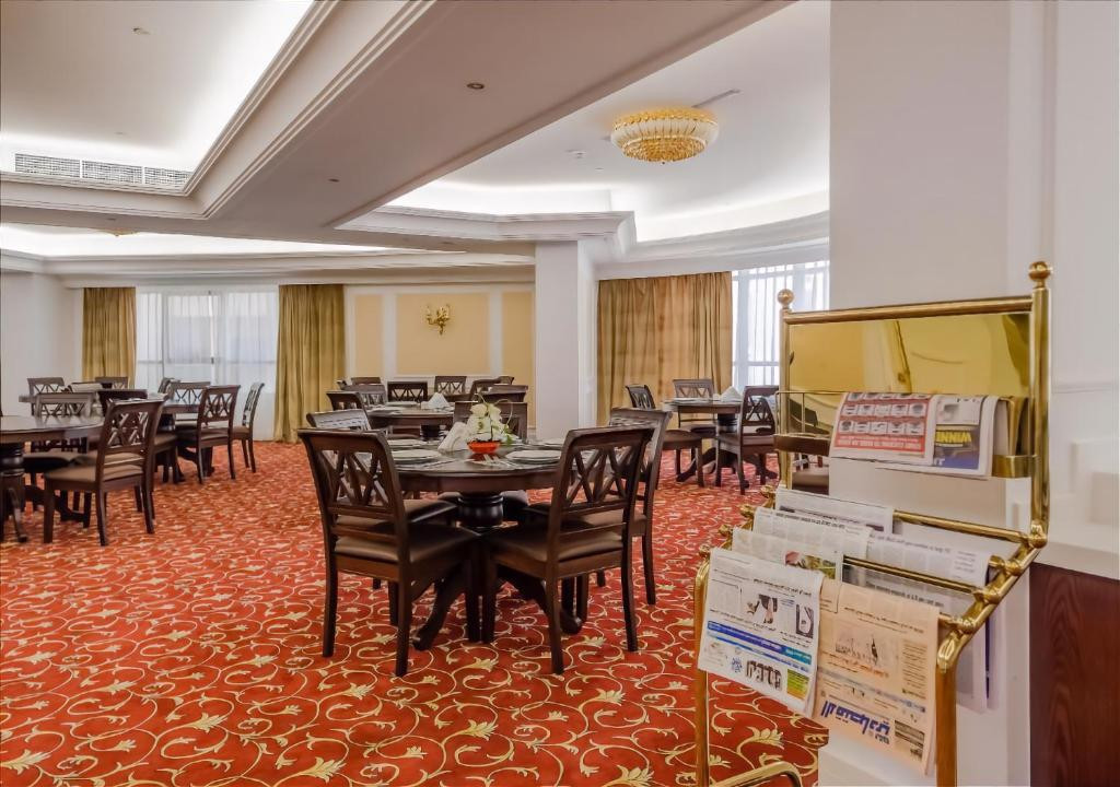 Crystal Plaza Al Majaz (Ex. Tulip Inn Al Khan) 4*