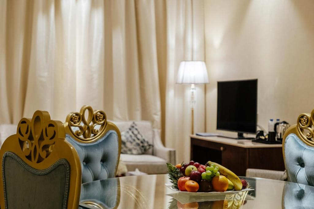 Crystal Plaza Al Majaz (Ex. Tulip Inn Al Khan) 4*