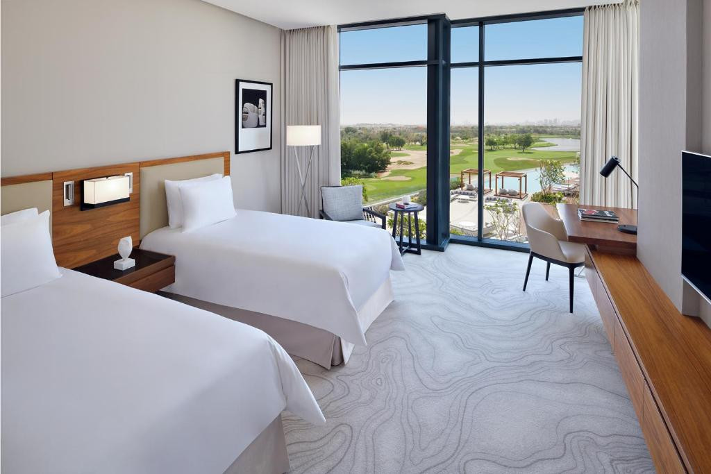 Vida Emirates Hills 4*