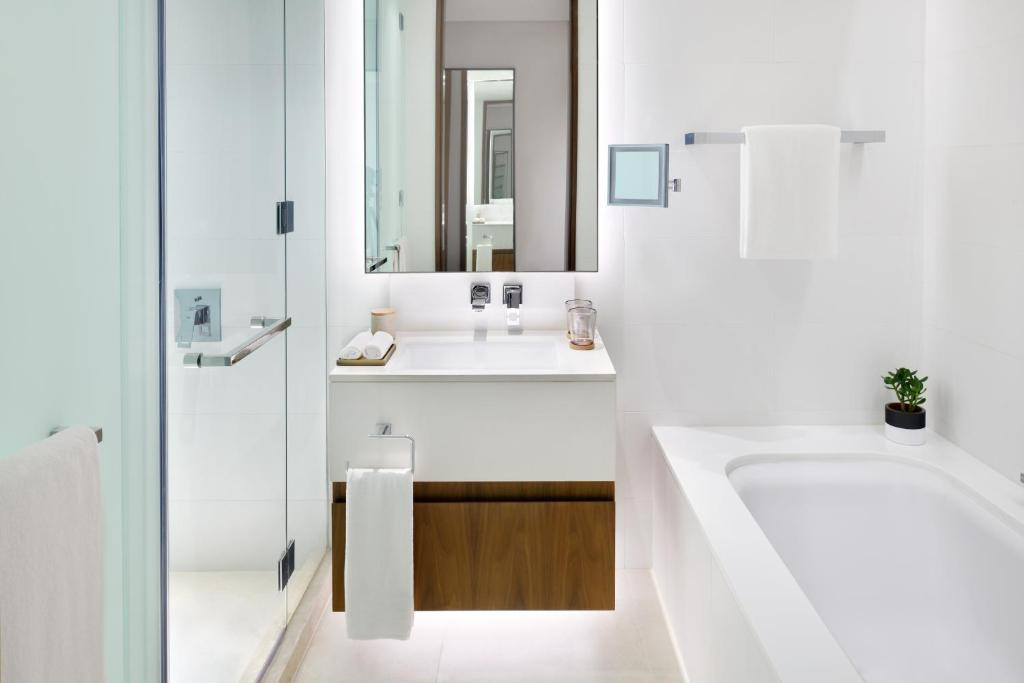 Vida Emirates Hills 4*