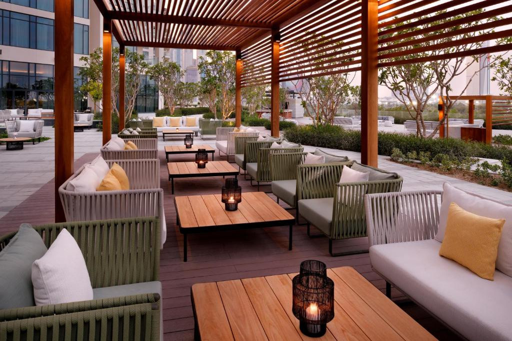 Vida Emirates Hills 4*