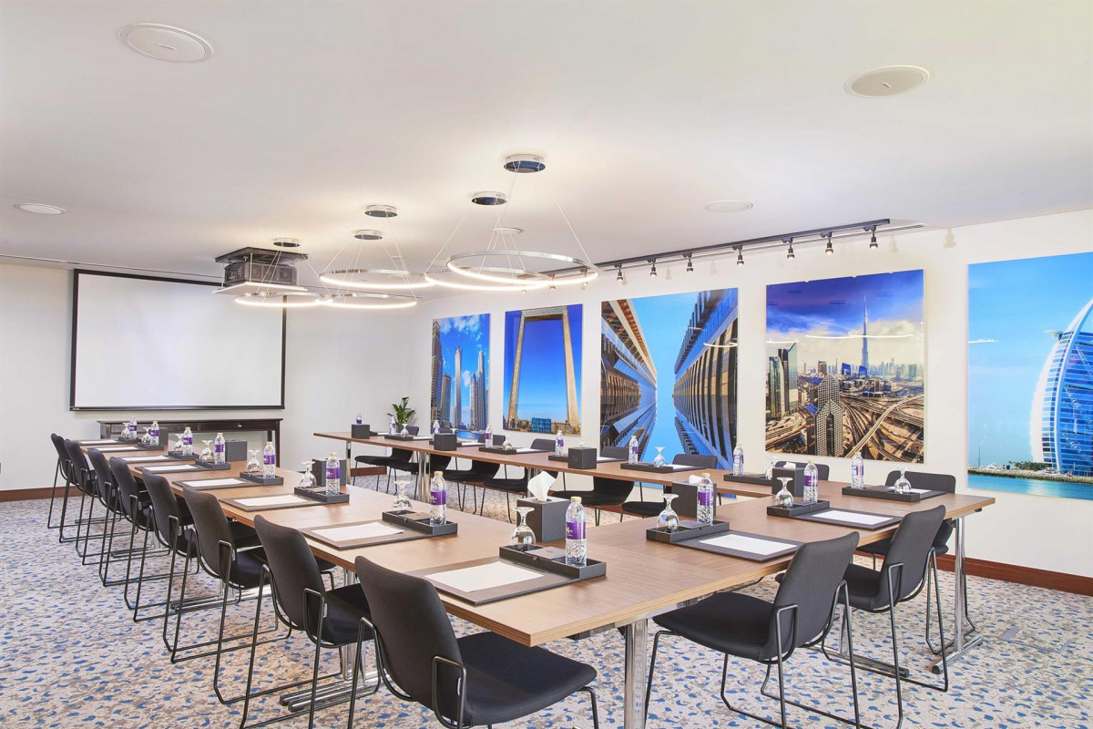Mercure Dubai Barsha Heights Hotel Suites & Apartments 4*